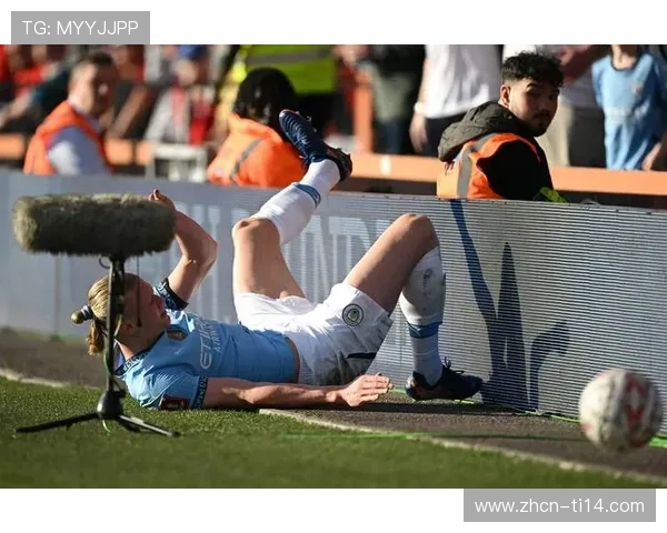 克瓦拉茨赫利亚确认因脚踝伤缺席与斯特拉斯堡关键战